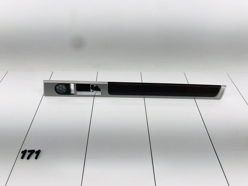 04-10 VOLKSWAGEN TOUAREG REAR RIGHT SIDE DOOR PANEL TRIM & HANDLE OEM