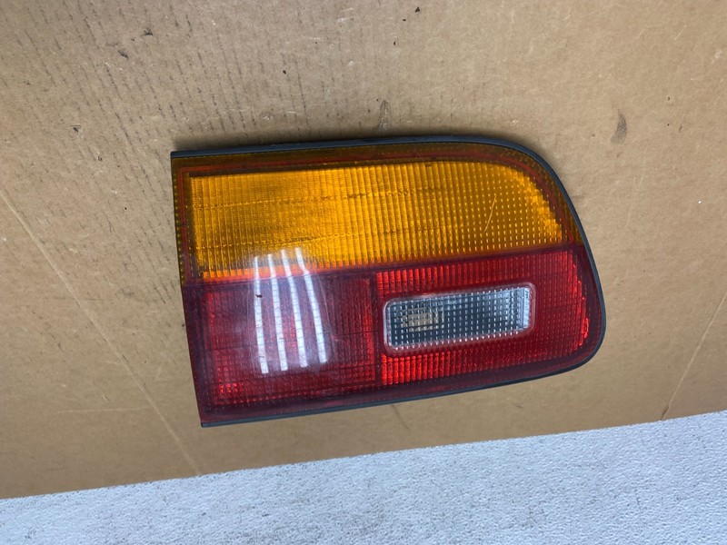 1998 1999 2000 Toyota Sienna Left Driver Inner Tail light Oem AD9096 DW