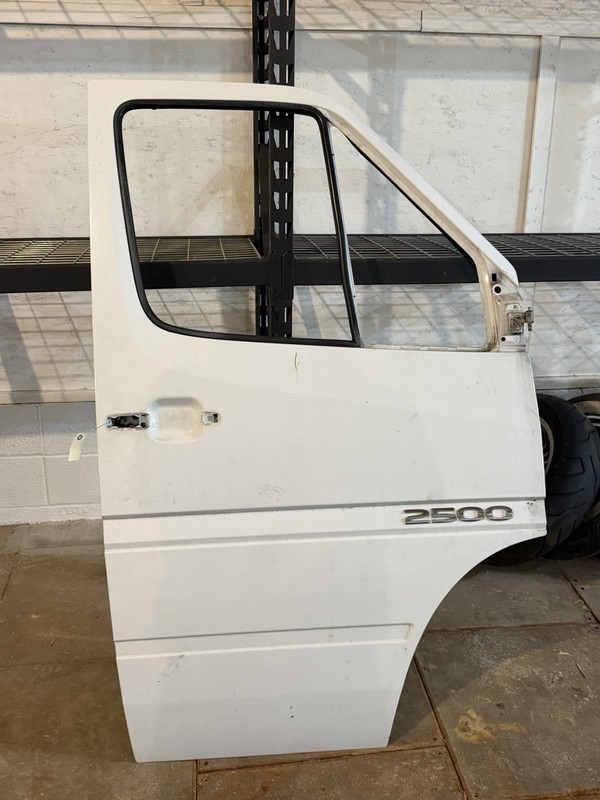 02-06 Dodge Mercedes Sprinter T1N Front Right Passenger Door