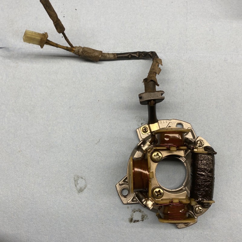 1986 Honda TRX 125 Fourtrax Motor Engine Stator Magneto Good