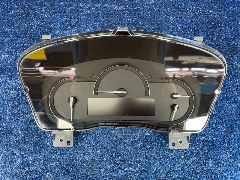 2017–2019 Cadillac XT5 Instrument Cluster Speedometer Tachometer OEM 84649836