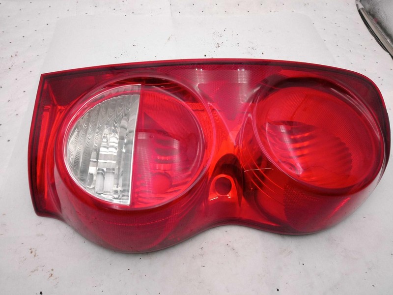 2006 Dodge Durango Right Tail Light Assembly Silver OEM 156424 4DR SUV