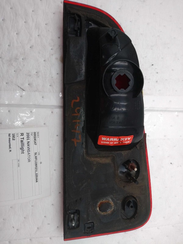 2001 Lincoln Navigator Right Tail Light Assembly Black OEM 309434 Used 165K