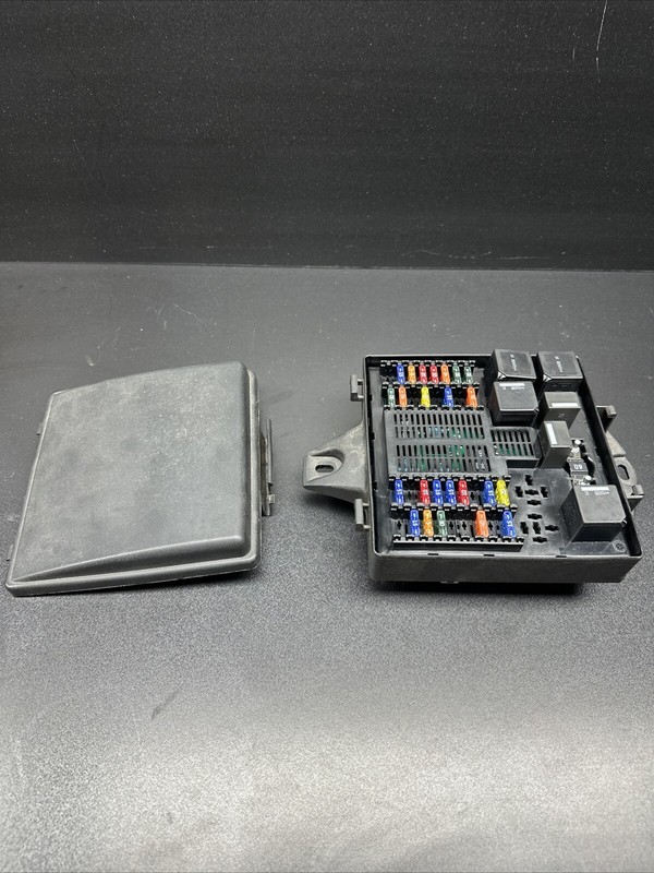 ENGINE BAY INTERIOR FUSE BOX RELAY MODULE 6W8314A073AD JAGUAR XK XKR (07-11) OEM