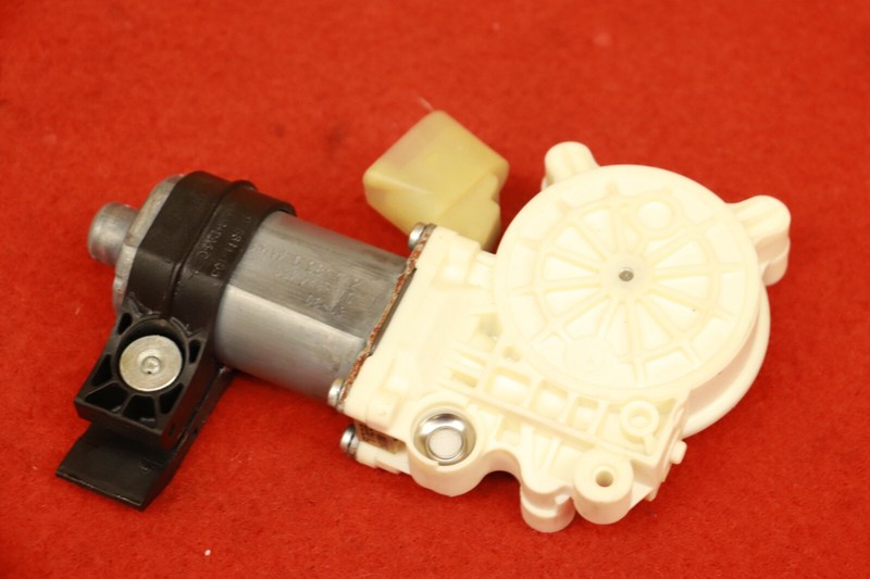 BMW E60 528 535 550 M5 Front Right Passenger Window Regulator Motor Drive OEM