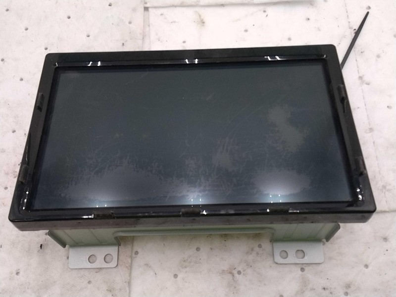 2015 Hyundai Genesis Infotainment Display OEM Silver 143K Miles - Scratches