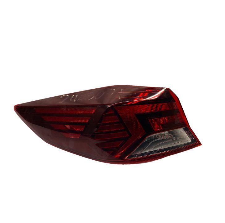 Hyundai Elantra tail light 20 left side quarter sed korean assy OEM 92401F2510