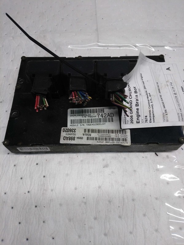 2006 Jeep Grand Cherokee Engine Control Module ECM 3.7L OEM Silver 112K Miles
