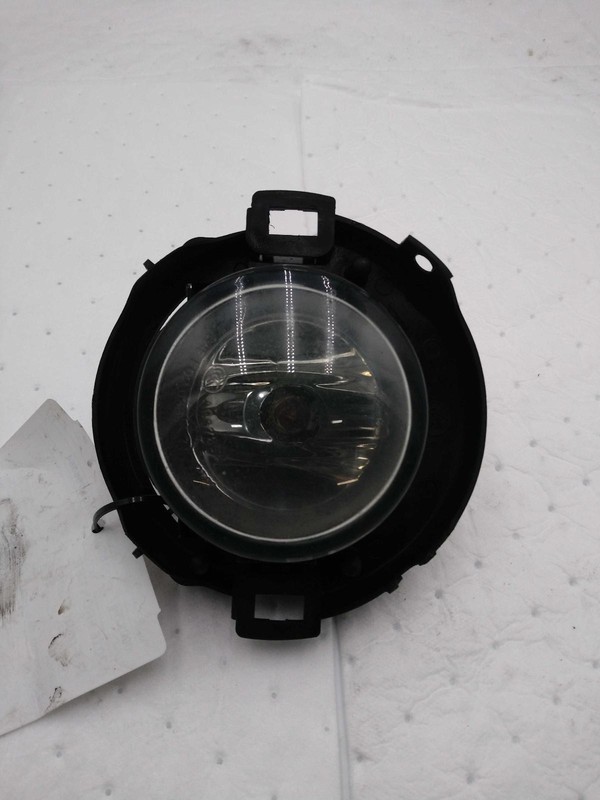 2016 Nissan Frontier Right Fog Light Assembly OEM Black 26150EA025