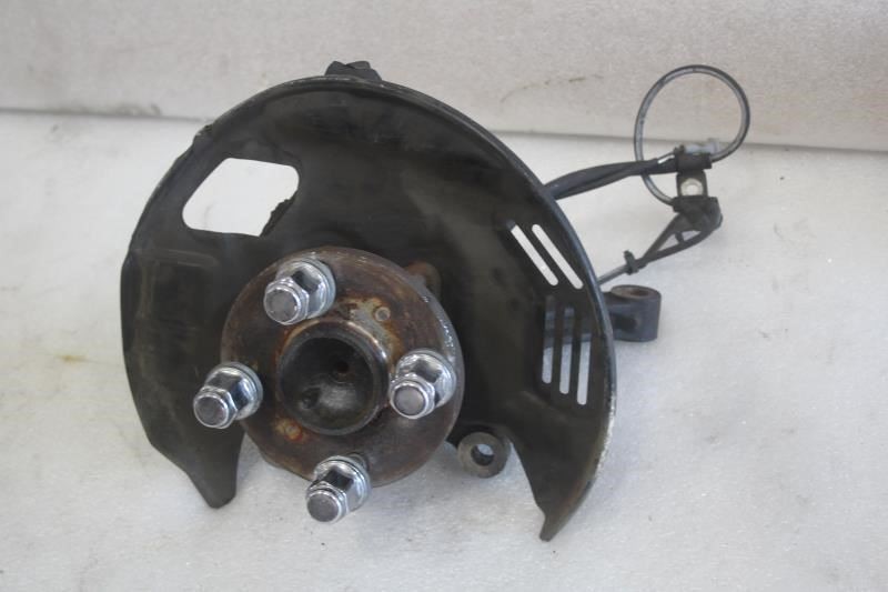 2000 TOYOTA MR2 SPYDER LEFT DRIVER SIDE FRONT SPINDLE KNUCKLE HUB (MINOR DAMAGE)