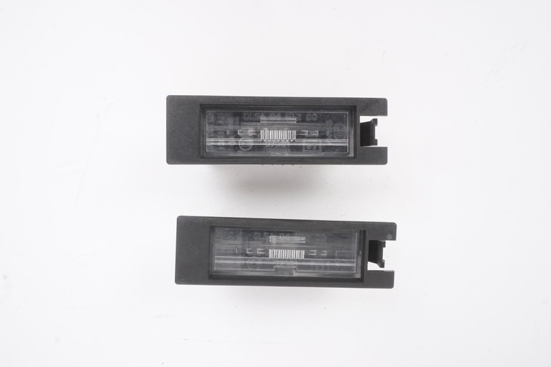 2016 - 2018 Buick Cascada License Light Left And Right OEM