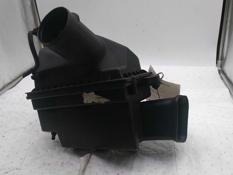 2016 Cadillac ATS Air Cleaner Assembly OEM 23187663 Used 2.5L 133K Miles