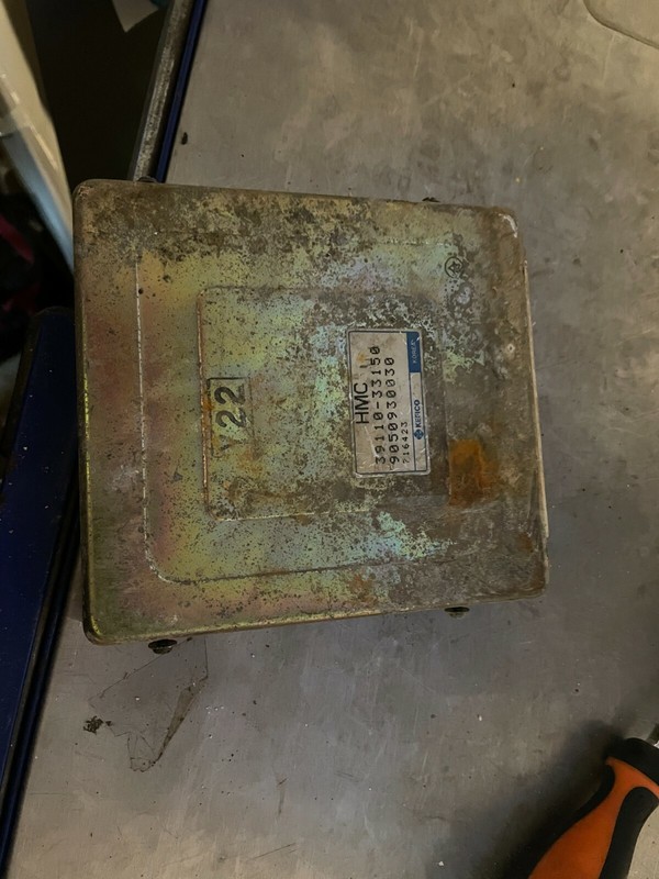 92-93 HYUNDAI SONATA OEM ENGINE COMPUTER ECU PCM 39110-33150 - NEEDS REBUILD