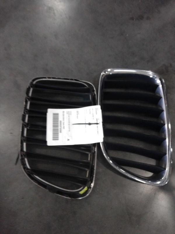 2015 BMW X1 Grille OEM Black Used Good Condition 51117303752 4DR SUV