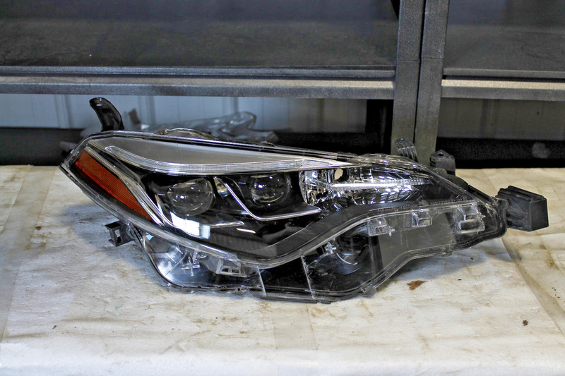 2017-2018 Toyota Corolla Right Passenger Side HeadLight W/ Led Accent Capa