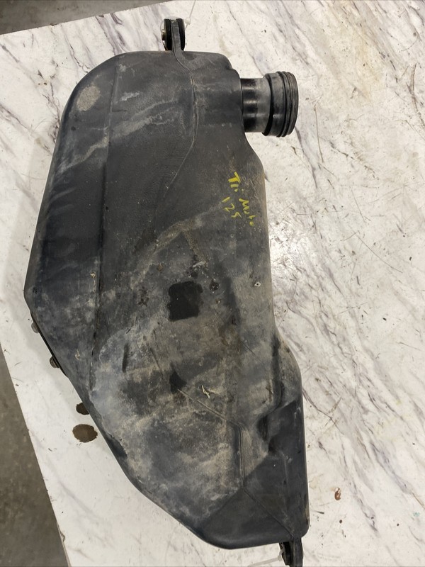 1980 - 1985 Yamaha Tri-Moto Yt125 Gas Tank Good