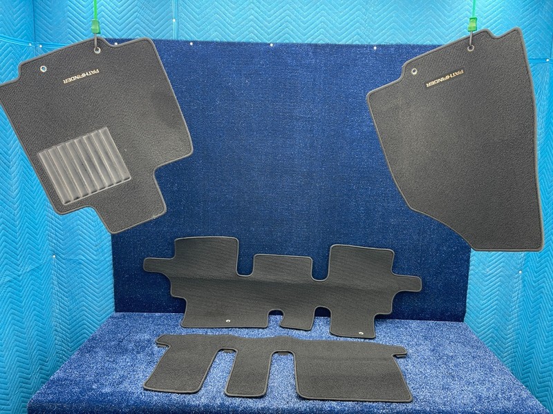 2017–2020 NISSAN PATHFINDER LOGO CARPET 3 ROW FLOOR MAT SET OF 4 PIECES OEM