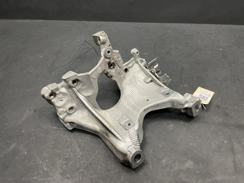 Front Crossmember Right Mount Bracket 2019 Audi S5 Coupe 8W0399296E 2018-2023