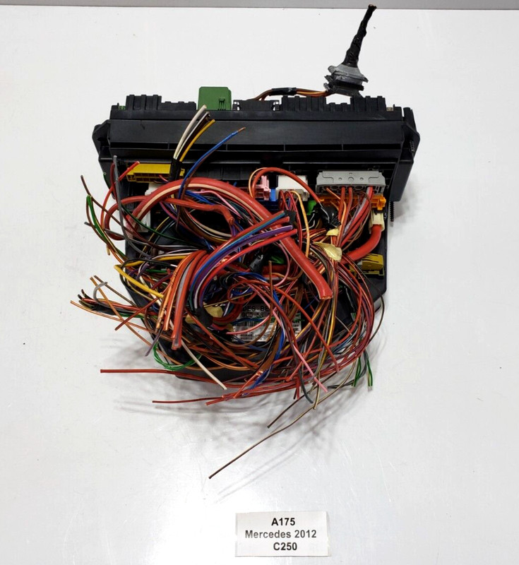 ✅ 2010-2016 OEM Mercedes W204 C250 C300 E350 Front SAM Module Relay Fuse Box