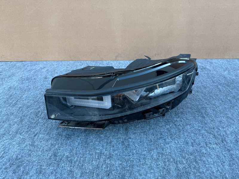 HYUNDAI IONIQ 5 2022-2024 OEM LEFT DRIVER LED HEADLIGHT LAMP (CRACKED)