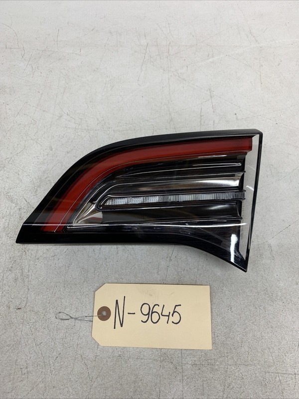 ⚡️Tesla Y Trunk Inner Taillight Tail Light Right RH 4-pin 1502089-00-B 9645 B17