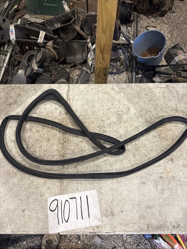 2006 - 2011 Cadillac Deville DTS Right Front Door Mounted Rubber Weather Seal