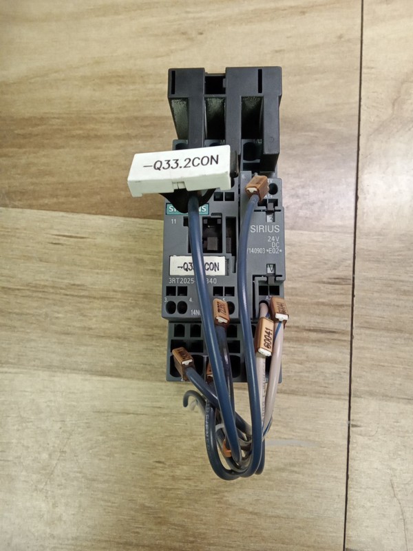 Siemens Sirius 3RT2025-2BB40 Power Contactor W/Siemens 3RA2921-2AA00 Connecting