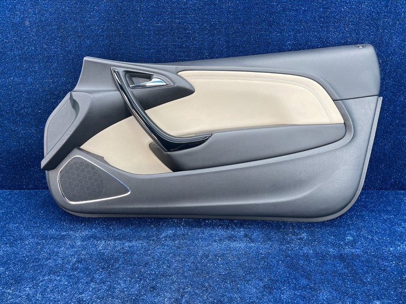 2016–2019 Buick Cascada Front Right Door Panel Trim 39014325 oem