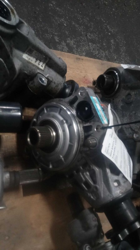 2024 Hyundai Santa Fe Transfer Case Assembly 4WD OEM 28K Miles - Silver