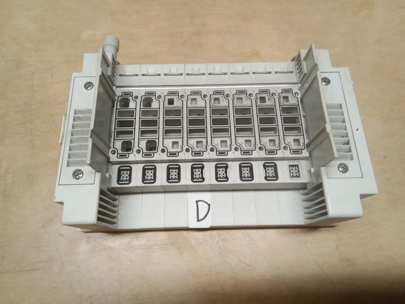 SMC SS5Y51-E4R095 8 PPort Manifold Block