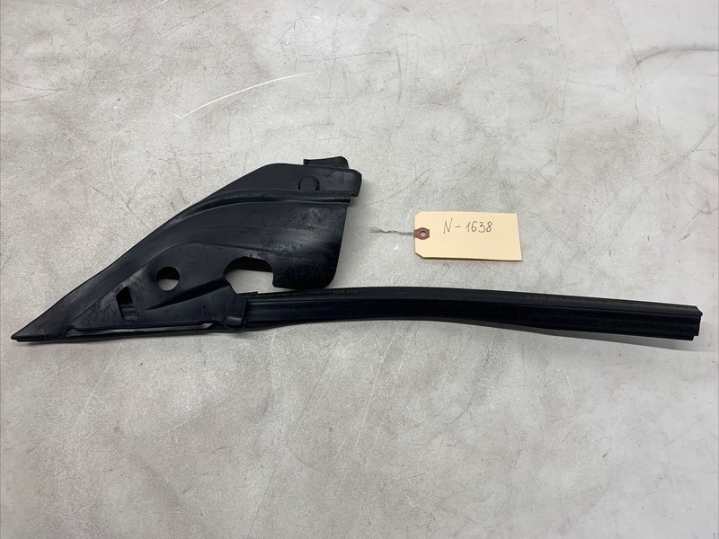 20-21 Tesla Y MY Front Left A-Pillar Flag Glass Run Weatherstrip Seal 1638 B113