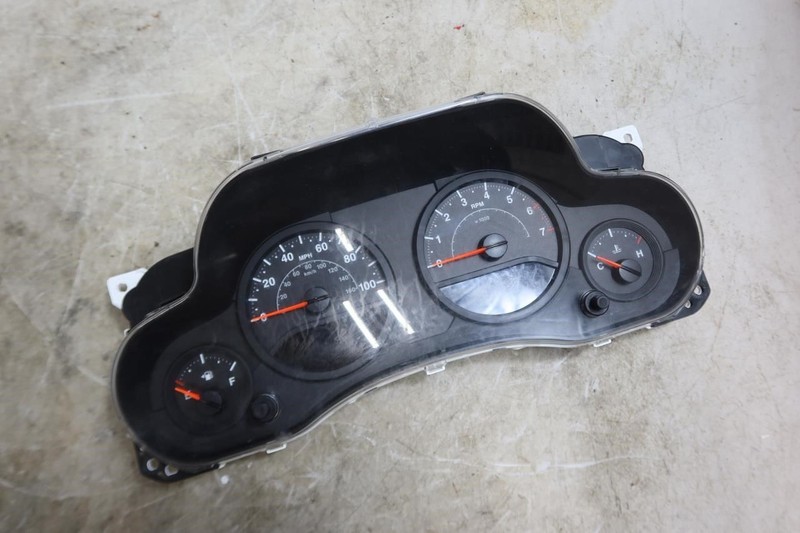 2007 Jeep Wrangler JK OEM Instrument Gauge Cluster 56054024