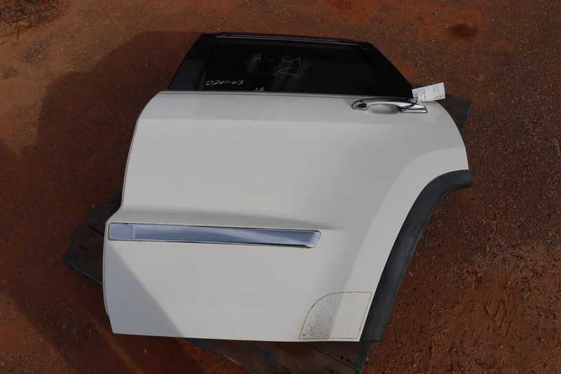 2011-2022 JEEP GRAND CHEROKEE REAR LEFT SIDE DOOR SHELL W/ GLASS OEM