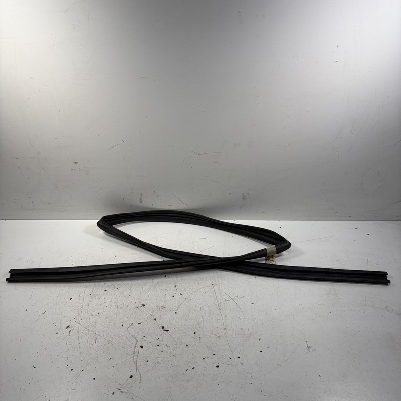 09-13 Honda Fit Right Rear Door Window Run Channel Molding 72735-TF0-003 OEM
