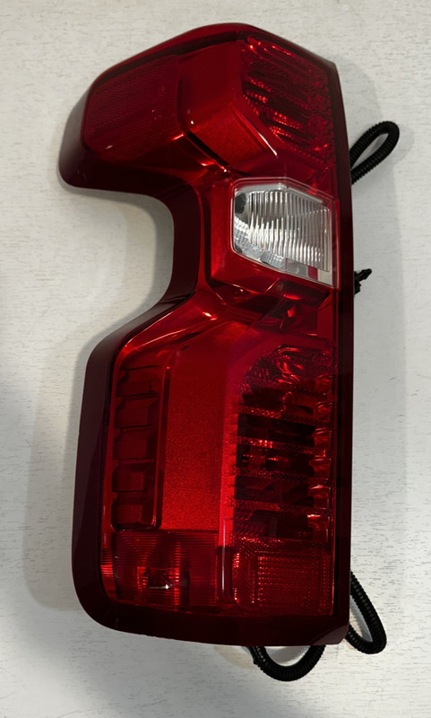 2019-23 CHEVY SILVERADO LH TAIL LAMP ASSY OEM PART# 84976462