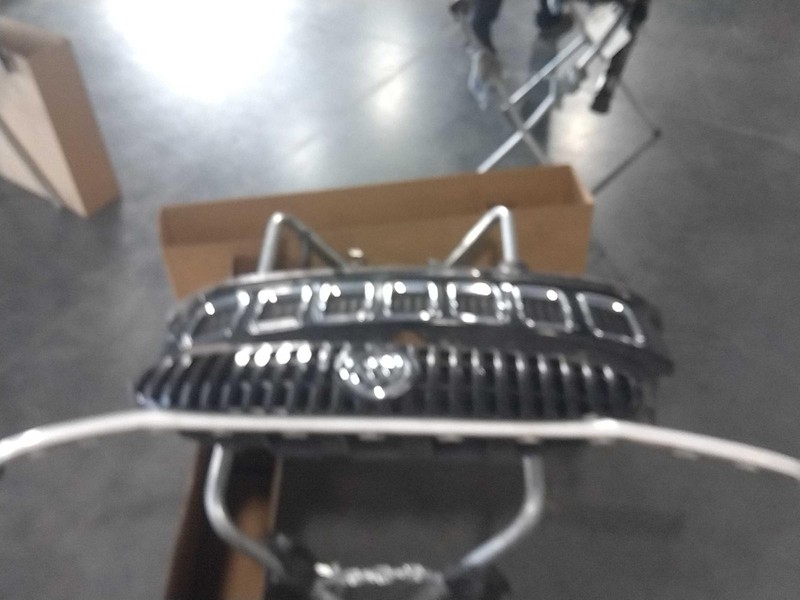 2007 Buick Rendezvous Grille OEM White 4DR SUV Used 19151841 130K Miles
