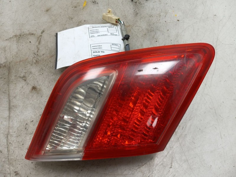07 08 09 TOYOTA CAMRY LE DRIVER LEFT TAIL LIGHT DECKLID MOUNTED