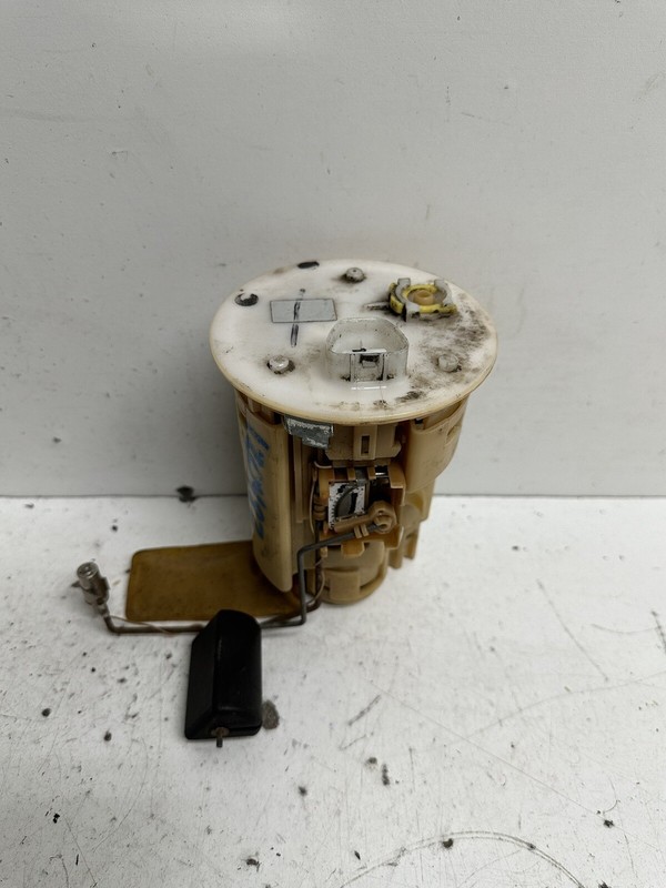 1998-2002 Chevrolet Prizm Fuel Pump w Sending Unit & Bracket