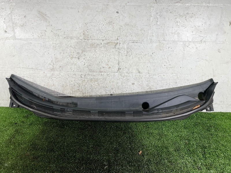 18-25 NISSAN KICKS FRONT WINDSHIELD WIPER COWL VENT GRILL COVER PANEL OEM