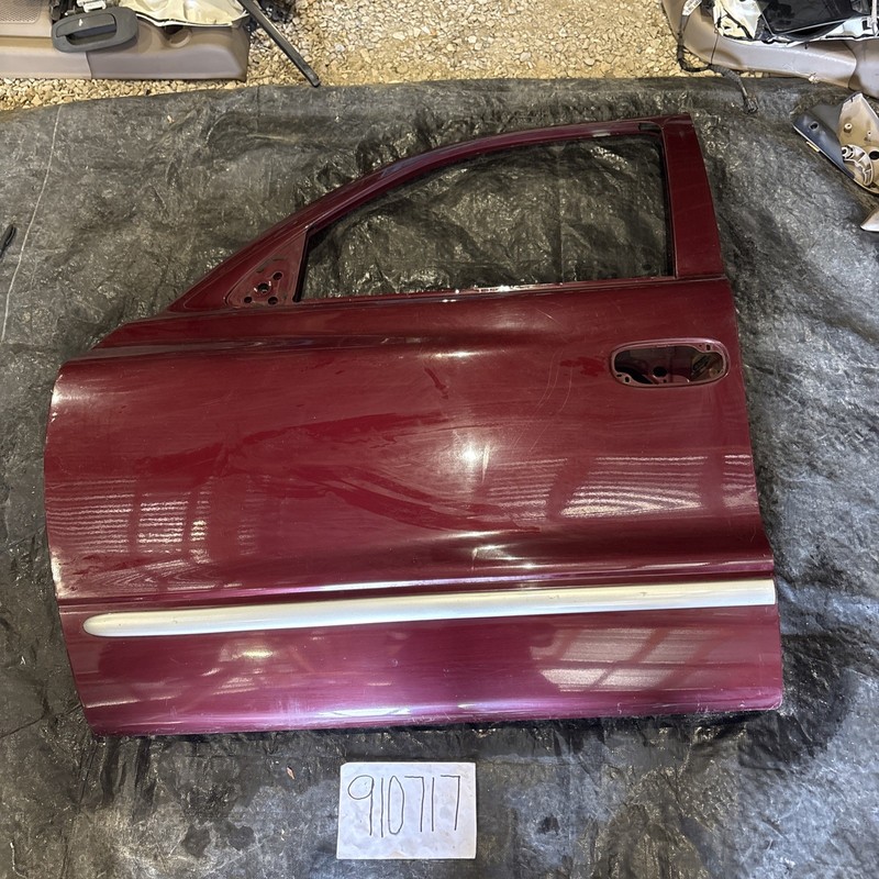 2001 - 2004Dodge Durango Front Left Door Shell ( Local Pickup Only!!!)