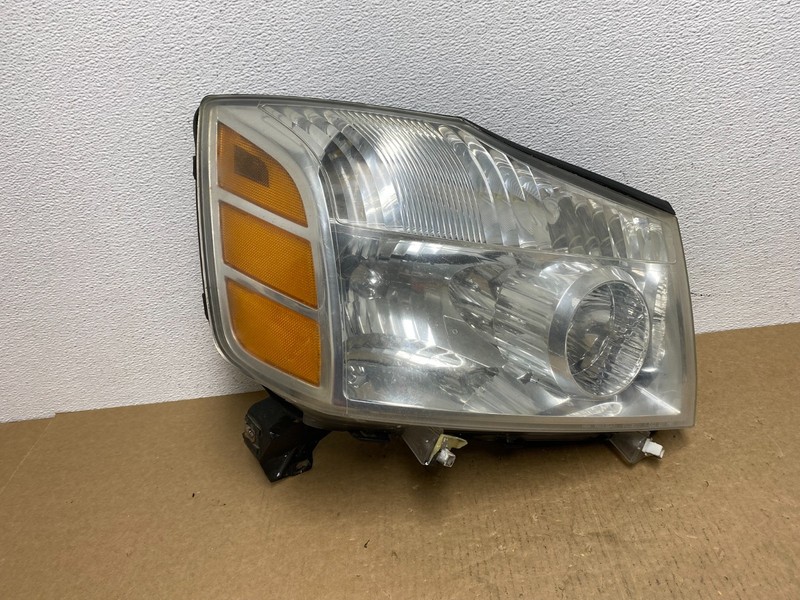 2004 to 2007 Nissan Armada Right Passenger RH Side Headlight Oem AC1200 DW