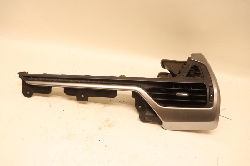 2015-2020 CHEVY/GMC SUBURBAN RIGHT PASSENGER DASHBOARD AIR VENT W/ TRIM OEM