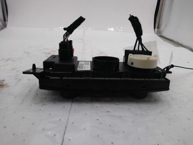 Used A/C Selector Switch fits: 2006 Chrysler Pacifica front manual dual zone Gra