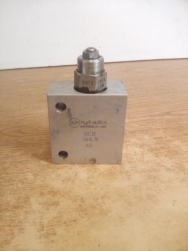 Sun Hydraulics BCS 9HL8-A8 Valve Manifold