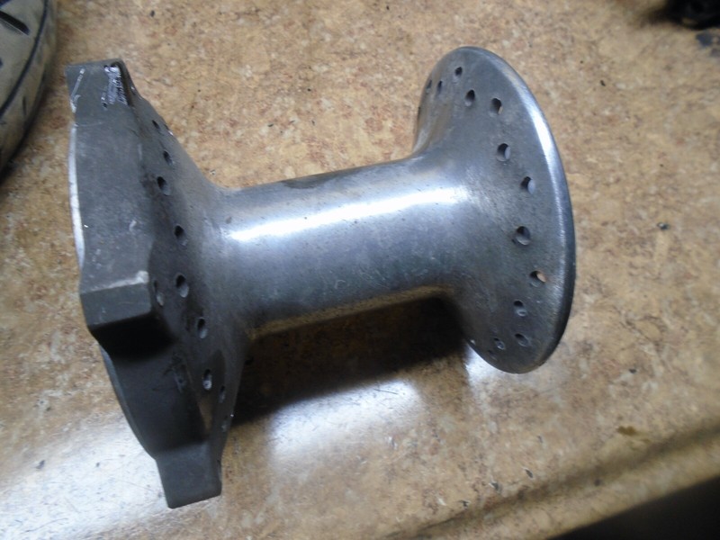 2000 Yamaha XVS650 XVS 650 A V Star Front Rim Tire Wheel Hub Center 2001 2002