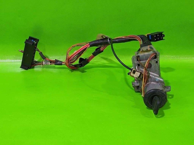 02 AVALANCHE IGNITION SWITCH CYLINDER HOUSING W/KEY OEM 4069-4