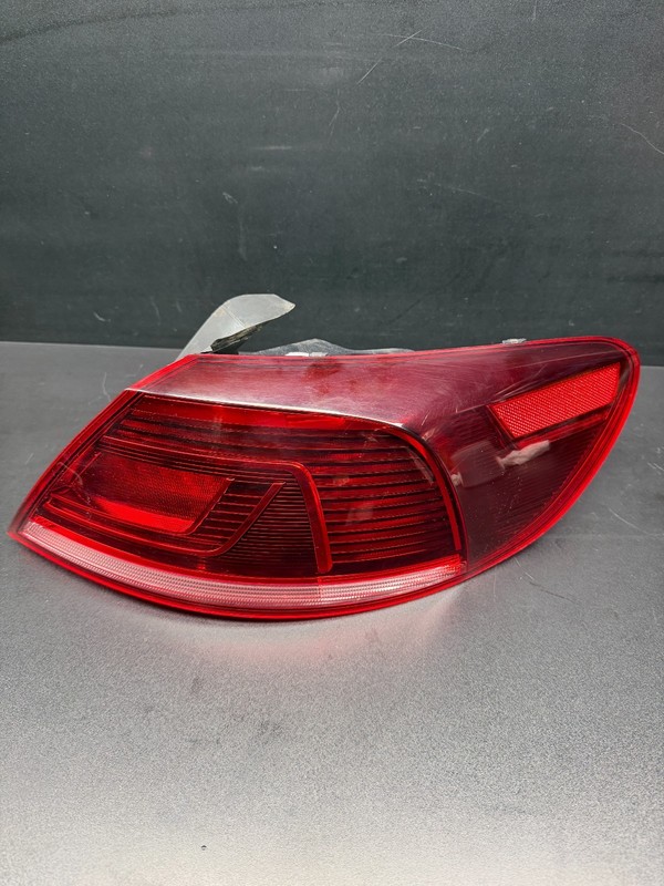 2013-2017 Volkswagen CC RH Passenger Quarter Mounted LED Tail Light Lamp OEM