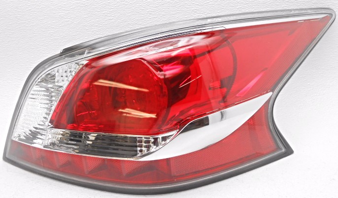 OEM Nissan Altima Sedan Right Passenger Side Tail Lamp Small Lens Chip