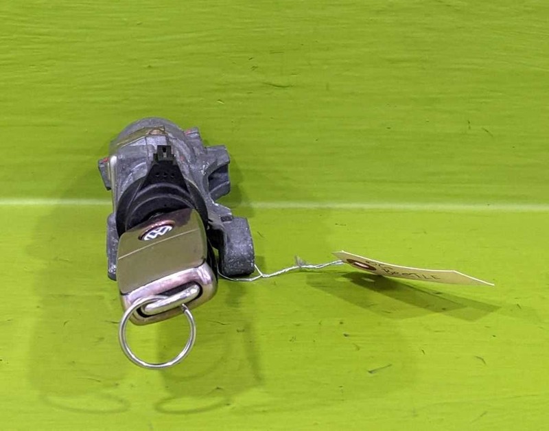 06 07 08 09 10 BEETLE IGNITION SWITCH CYLINDER HOUSING W/KEY OEM 3897-3