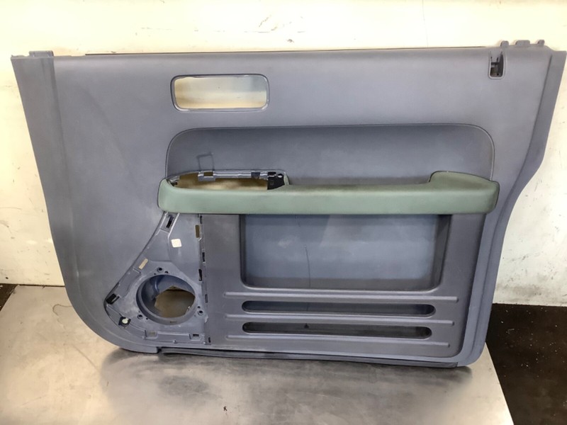 03-06 Element Passenger Right Front doorpanel Gray w green armrest Used OEM